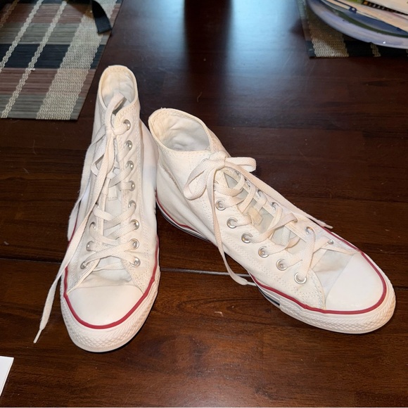 Converse Chuck Taylor Unisex White High-Tops with Red and Blue Details M9 W11 - Picture 2 of 9